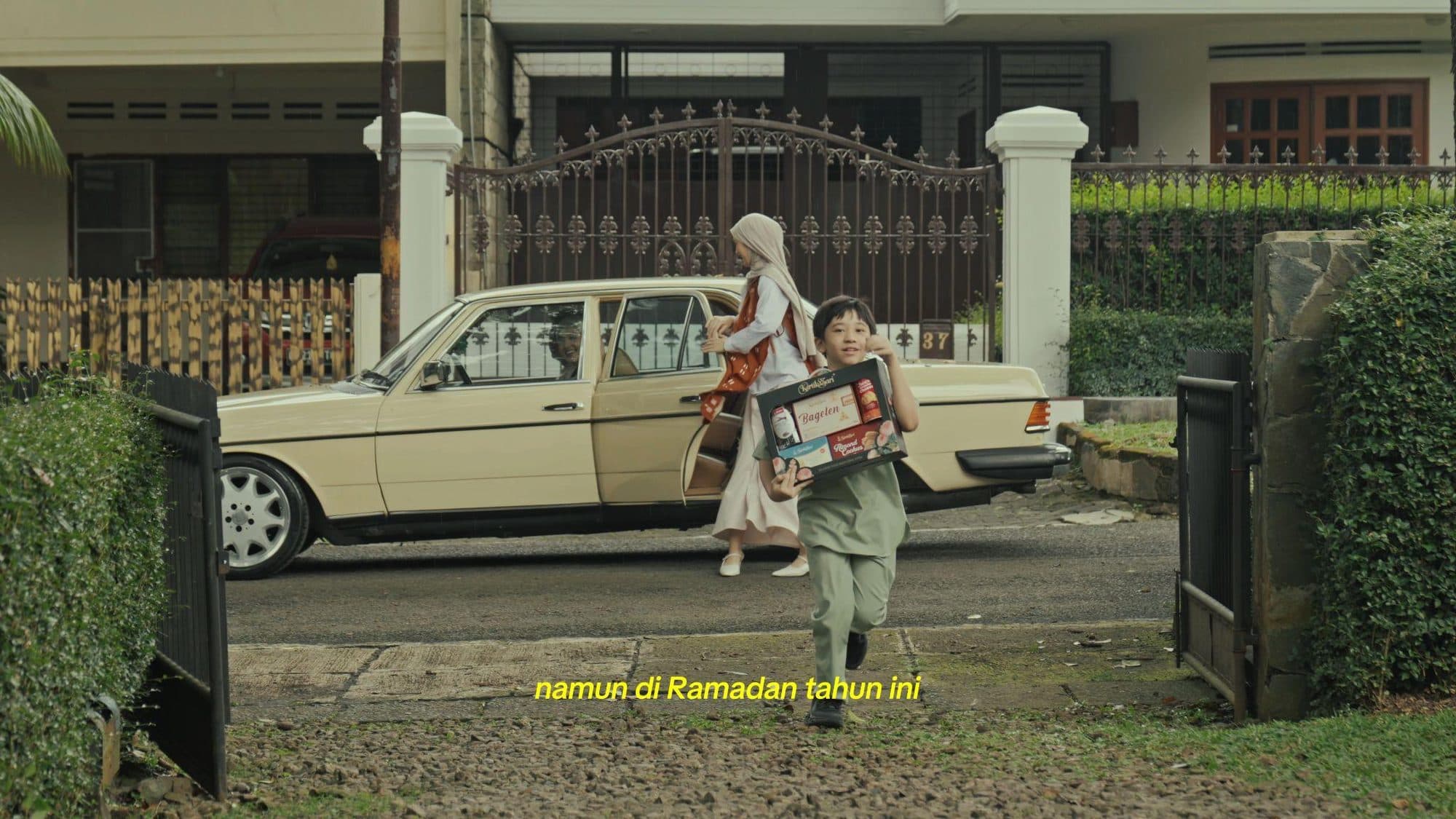 Kartika Sari: still 1