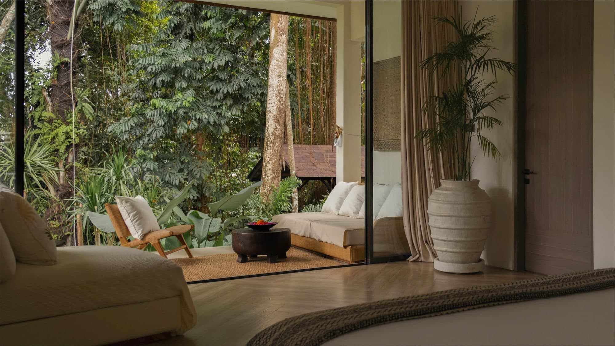Villa & Leisure: still 2
