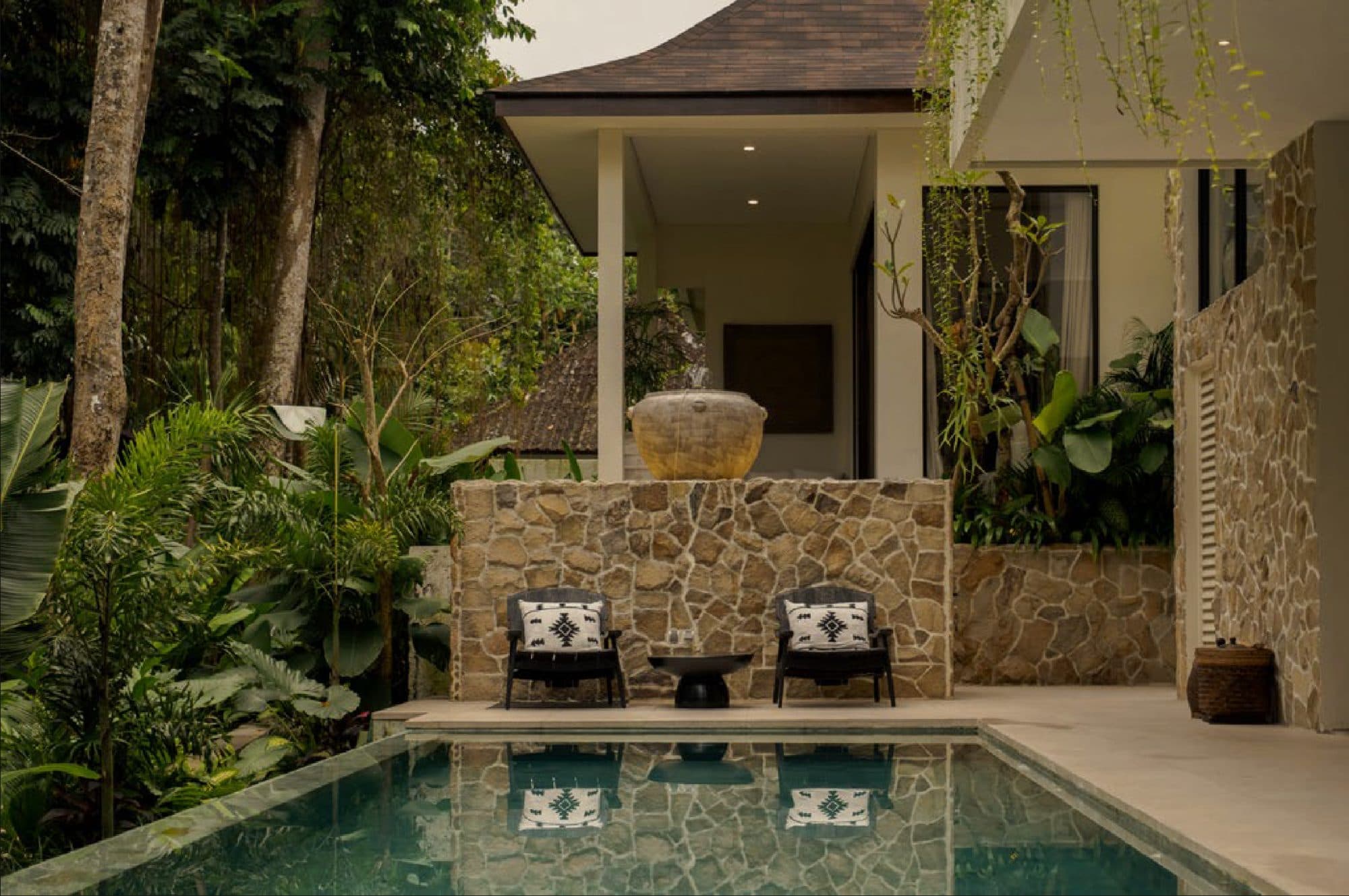 Villa & Leisure: still 6